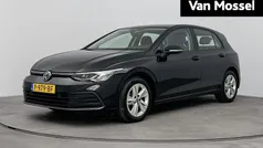 Zwart Gebruikt 2022 VW Golf VIII Life Hatchback | € 21.200 (Eerlijke prijs)