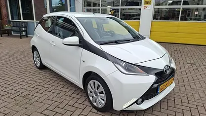 Occasion Toyota Aygo X-play 69 PK (50 kW) 2017 Hatchback