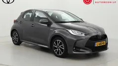 Grijs Gebruikt 2021 Toyota Yaris Hybrid Hatchback | € 20.999 (Eerlijke prijs)