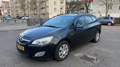 Zwart, metallic lak Gebruikt 2011 Opel Astra Selection Stationwagen | € 2.696 (Goede deal)