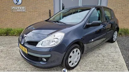 Grijs Gebruikt 2008 Renault Clio R.S. Dynamique Hatchback | € 2.800 (Eerlijke prijs)