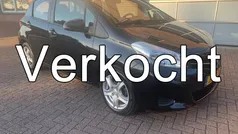 Zwart Gebruikt 2013 Toyota Yaris Hatchback | € 5.950 (Eerlijke prijs)