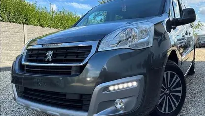 Grijs Occasion 2018 Peugeot Partner Style MPV | € 11.490 (Super prijs)
