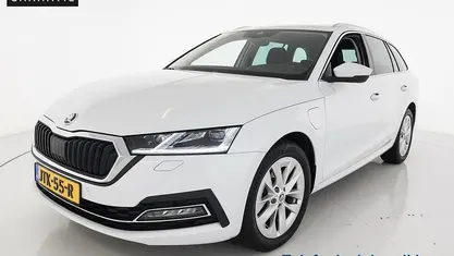 Wit Occasion 2022 Skoda Octavia Business Line Stationwagen | € 23.745 (Goede deal)