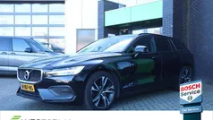 Zwart Gebruikt 2021 Volvo V60 Momentum Stationwagen | € 23.450 (Eerlijke prijs)