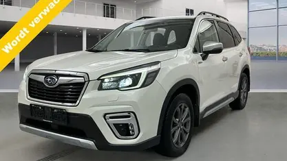 Wit (metallic) Gebruikt 2021 Subaru Forester Comfort SUV | € 32.950 (Super prijs)