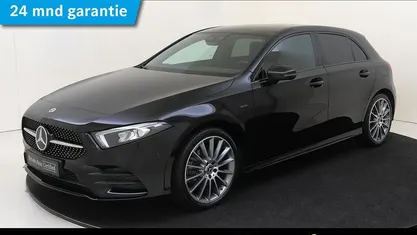 Zwart Gebruikt 2021 Mercedes A250 Premium Plus Hatchback | € 29.945 (Eerlijke prijs)