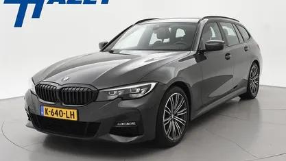 Grijs, metallic lak Occasion 2021 BMW 318 M Sport Stationwagen | € 26.900 (Eerlijke prijs)