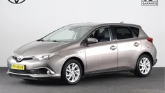 Gebruikt 2017 Toyota Auris Hybrid Executive Hatchback | € 18.945 (Eerlijke prijs)