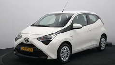 Wit Gebruikt 2021 Toyota Aygo X-play Hatchback | € 12.645 (Eerlijke prijs)