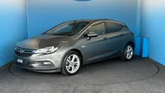 Grijs Gebruikt 2017 Opel Astra Innovation Hatchback | € 11.995 (Eerlijke prijs)