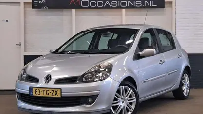 Grijs Occasion 2006 Renault Clio II Initiale Hatchback | € 4.495 (Eerlijke prijs)