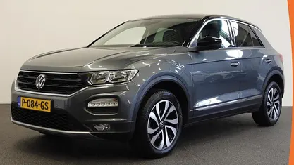 Grijs Occasion 2021 VW T-Roc Active SUV | € 22.390 (Goede deal)