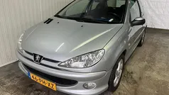Grijs Gebruikt 2004 Peugeot 206 Quiksilver Hatchback | € 2.150 (Eerlijke prijs)