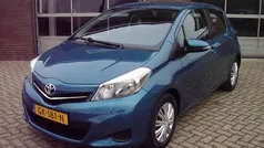 Blauw (metallic) Gebruikt 2013 Toyota Yaris Hatchback | € 10.950 (Eerlijke prijs)