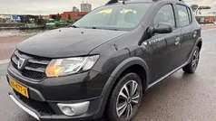 Zwart Gebruikt 2015 Dacia Sandero Lauréate Hatchback | € 5.500 (Eerlijke prijs)