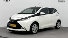 Wit Gebruikt 2018 Toyota Aygo X-play Hatchback | € 9.950 (Eerlijke prijs)