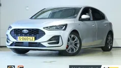 Grijs Gebruikt 2023 Ford Focus ST-Line X Hatchback | € 26.900 (Eerlijke prijs)