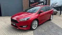 Rood Gebruikt 2018 Ford Focus ST-Line Stationwagen | € 12.450 (Super prijs)