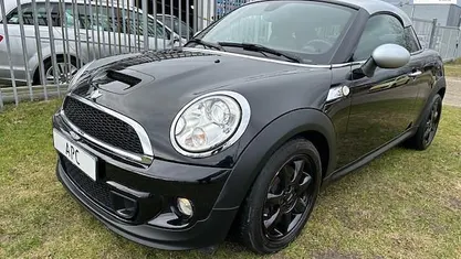 Zwart (metallic) Gebruikt 2014 Mini Cooper S Coupé Chili Coupé | € 10.790
