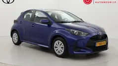 Blauw Gebruikt 2023 Toyota Yaris Hybrid Active Hatchback | € 21.999 (Eerlijke prijs)