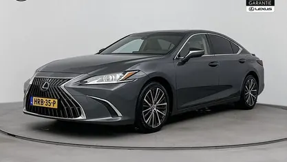 Gebruikt 2023 Lexus ES300H Business Edition Sedan | € 44.950 (Eerlijke prijs)