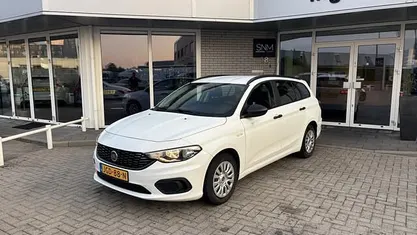 Wit Gebruikt 2018 Fiat Tipo Pop Stationwagen | € 7.995 (Eerlijke prijs)