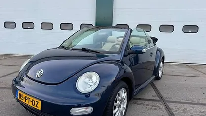 Blauw Occasion 2004 VW Beetle Highline Cabriolet | € 3.425 (Eerlijke prijs)