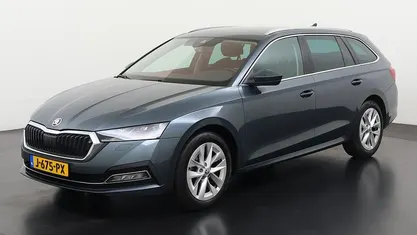 Grijs Occasion 2020 Skoda Octavia First Edition Stationwagen | € 21.740 (Eerlijke prijs)