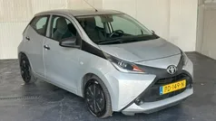 Grijs Gebruikt 2017 Toyota Aygo Hatchback | € 6.499 (Eerlijke prijs)