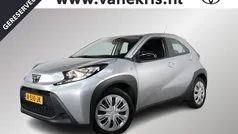 Gebruikt 2022 Toyota Aygo Play Hatchback | € 15.200 (Eerlijke prijs)