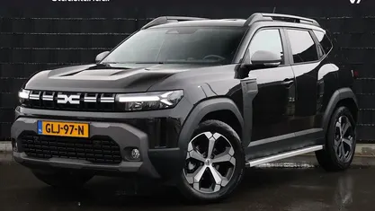 Zwart (metallic) Occasion 2024 Dacia Duster Journey SUV | € 28.950 (Eerlijke prijs)