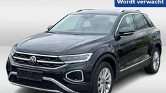 Zwart Gebruikt 2022 VW T-Roc Style SUV | € 24.950 (Eerlijke prijs)
