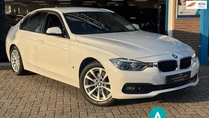 Wit Gebruikt 2016 BMW 330 Executive Sedan | € 16.950 (Eerlijke prijs)