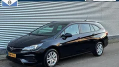Zwart Occasion 2022 Opel Astra Edition Stationwagen | € 16.950 (Goede deal)