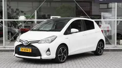 Wit Gebruikt 2017 Toyota Yaris Hybrid Hatchback | € 13.950 (Eerlijke prijs)