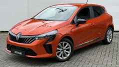 Oranje Gebruikt 2024 Renault Clio V Evolution Hatchback | € 19.195 (Eerlijke prijs)