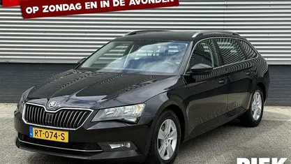 Zwart Gebruikt 2018 Skoda Superb Ambition Stationwagen | € 12.999 (Eerlijke prijs)