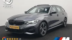 Grijs Gebruikt 2022 BMW 320e M Sport Stationwagen | € 35.940 (Eerlijke prijs)