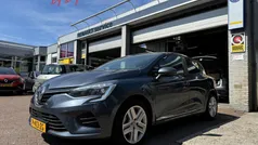 Grijs Gebruikt 2021 Renault Clio V Zen Hatchback | € 17.390 (Eerlijke prijs)