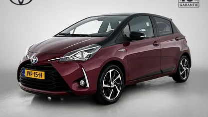 Rood Occasion 2026 Toyota Yaris Hybrid Design Hatchback | € 19.445 (Super prijs)