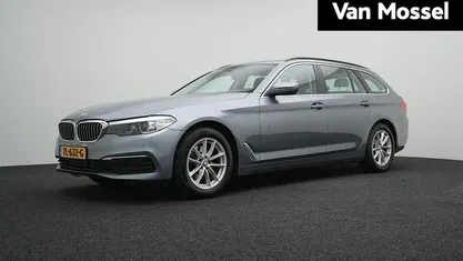 Grijs Occasion 2018 BMW 520 Executive Stationwagen | € 24.900 (Goede deal)