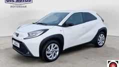 Wit Gebruikt 2024 Toyota Aygo Play Hatchback | € 21.595 (Eerlijke prijs)