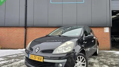 Zwart Occasion 2008 Renault Clio II Dynamique Hatchback | € 3.250 (Eerlijke prijs)