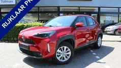 Rood Gebruikt 2024 Toyota Yaris Cross Plus SUV | € 30.950 (Eerlijke prijs)