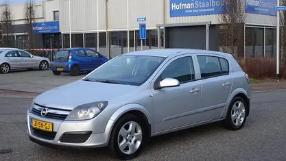 Grijs Gebruikt 2006 Opel Astra Edition Hatchback | € 1.450 (Eerlijke prijs)