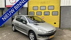 Grijs Gebruikt 2004 Peugeot 206 Premium Hatchback | € 2.900 (Eerlijke prijs)