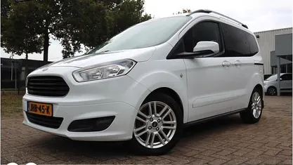 Wit Gebruikt 2017 Ford Tourneo Courier Titanium MPV | € 12.450 (Eerlijke prijs)