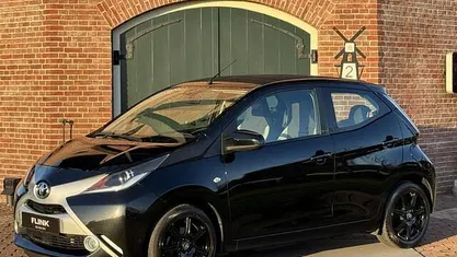 Zwart Gebruikt 2017 Toyota Aygo X-wave Hatchback | € 8.450 (Eerlijke prijs)