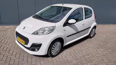 Wit Gebruikt 2014 Peugeot 107 Active Hatchback | € 4.850 (Eerlijke prijs)